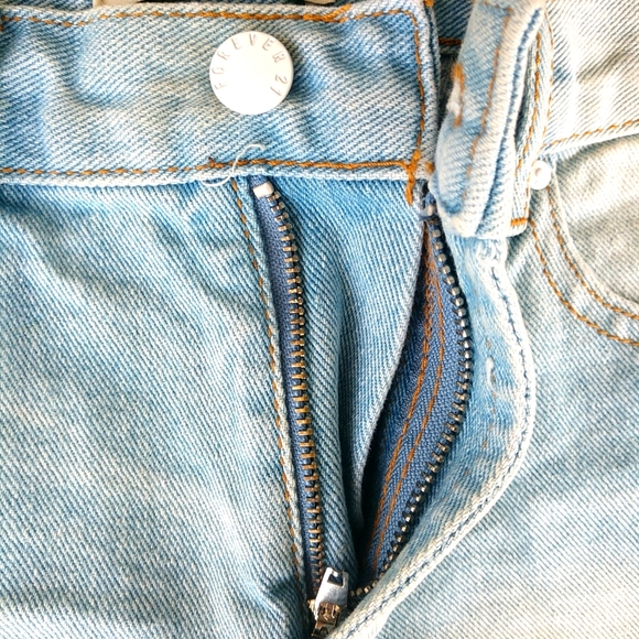 Forever 21 Distressed High Rise Cut Off Jean Short SIZE 25 - Picture 6 of 9